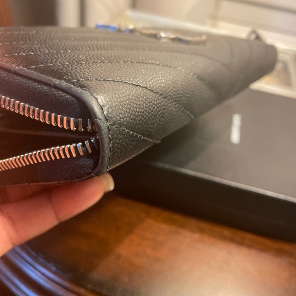Saint Laurent Cassandré zip around wallet with silver hardware - Picture 9 of 9